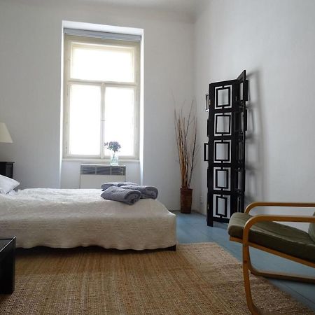 Garden Apartment On Art Nouveau Street In Central פראג מראה חיצוני תמונה