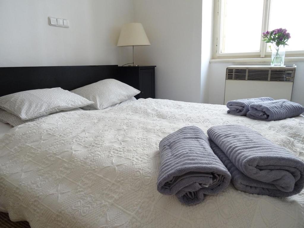 Garden Apartment On Art Nouveau Street In Central פראג מראה חיצוני תמונה