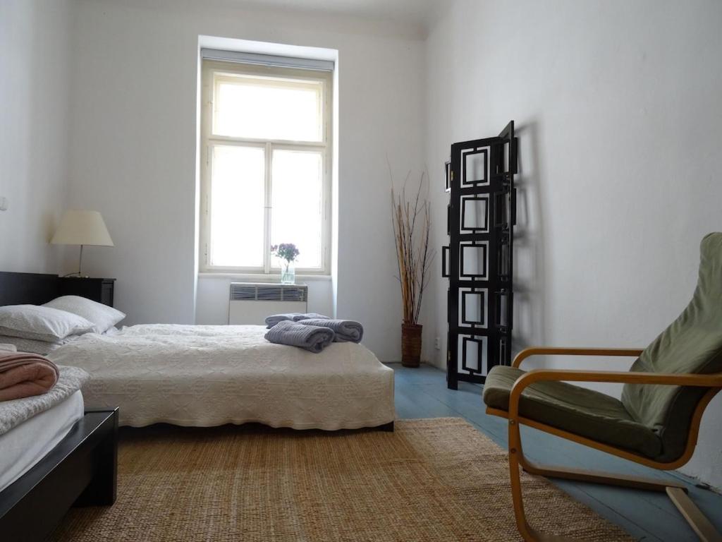 Garden Apartment On Art Nouveau Street In Central פראג מראה חיצוני תמונה