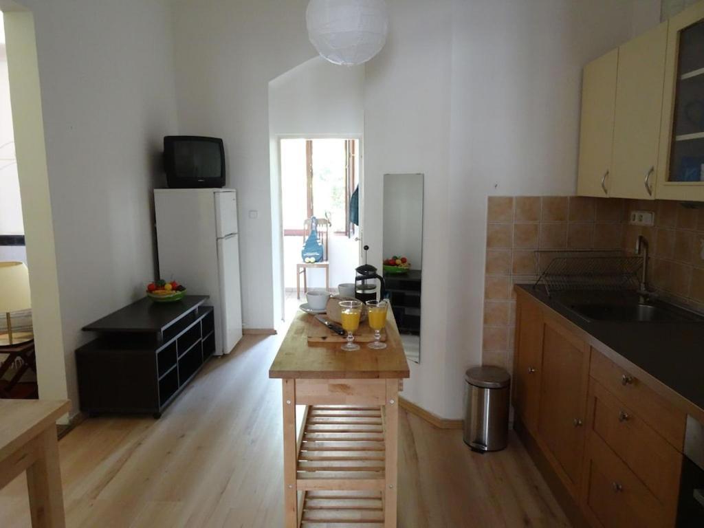 Garden Apartment On Art Nouveau Street In Central פראג מראה חיצוני תמונה