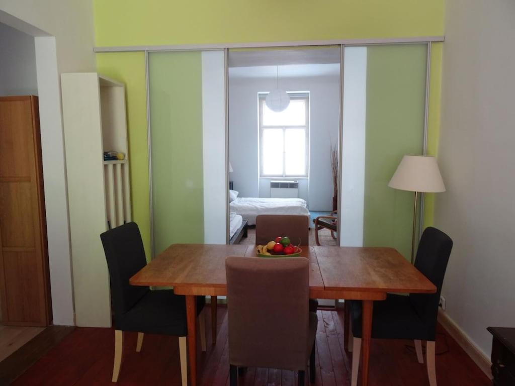 Garden Apartment On Art Nouveau Street In Central פראג מראה חיצוני תמונה