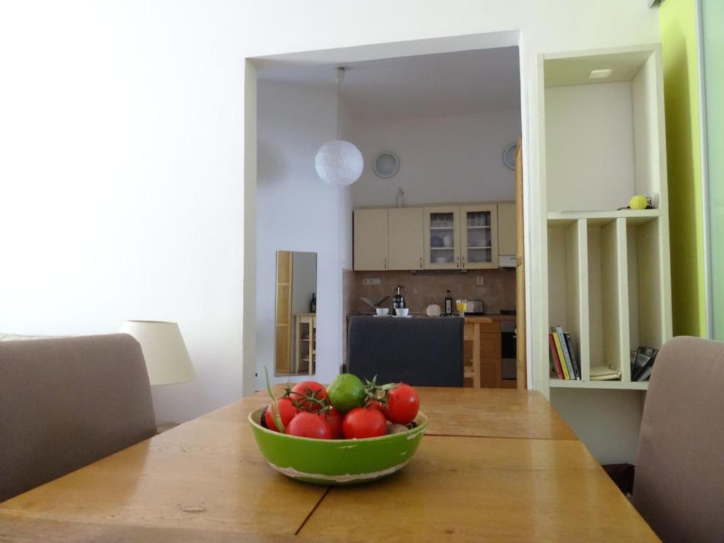 Garden Apartment On Art Nouveau Street In Central פראג מראה חיצוני תמונה